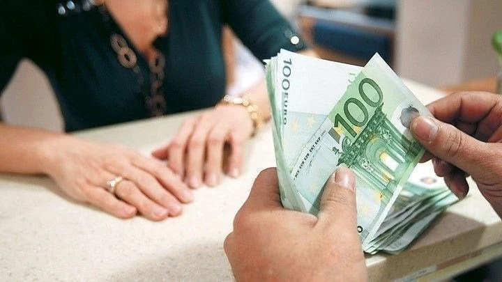 Συντάξεις: Αυτά είναι τα όρια ηλικίας για γυναίκες εργαζόμενες σε ΔΕΚΟ, Τράπεζες και Μέσα Ενημέρωσης